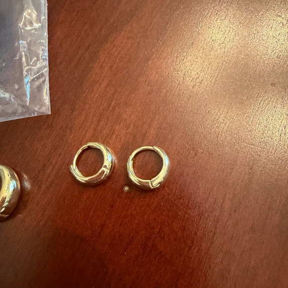 3 pairs of 14k Gold Plated Earrings. New in Box! - Picture 9 of 9